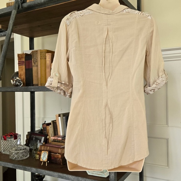 Da-Nang lightweight Button Up Shirt  S - Picture 8 of 10